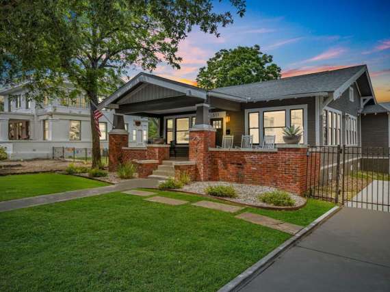 511 E Dewey Place